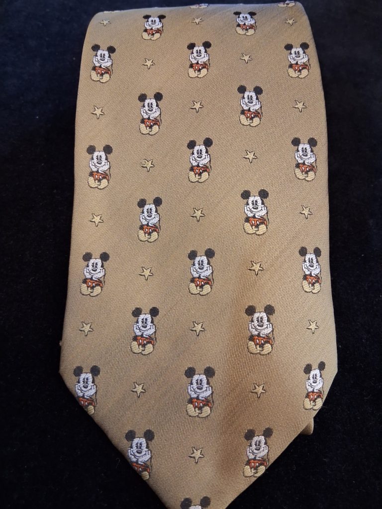 touche finale :cravate mickey polyester